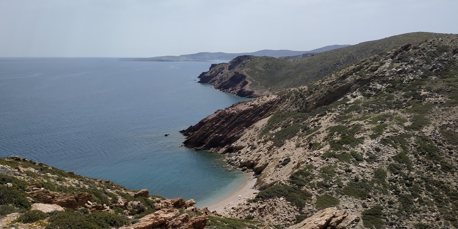 Kedromouri beach'in fotoğrafı küçük koy ile birlikte
