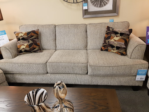 Furniture Store «Raymour & Flanigan Furniture and Mattress Store», reviews and photos, 1345 US-1, North Brunswick Township, NJ 08902, USA