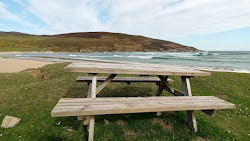 Achininiver Beach'in fotoğrafı uçurumlarla desteklenmiş