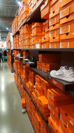 Shoe Store «Shoe Carnival», reviews and photos, 4835 W 77th St, Burbank, IL 60459, USA