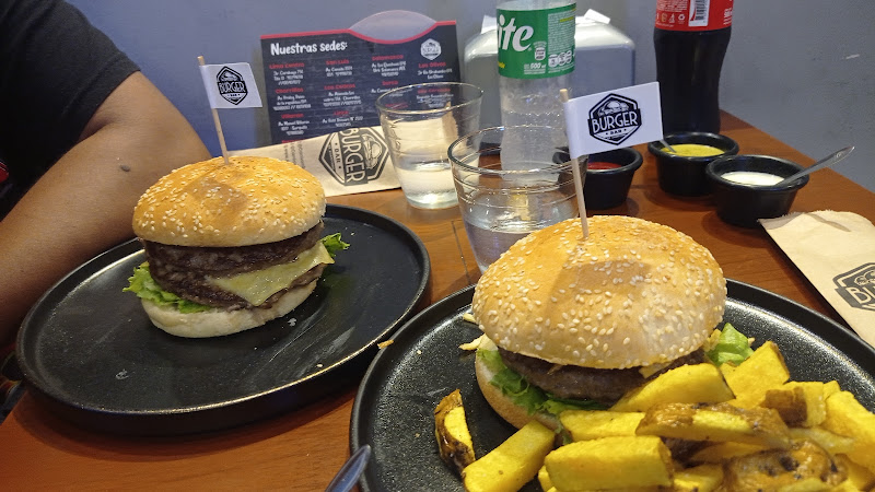 Carnívoro Burger Bar - Los Olivos