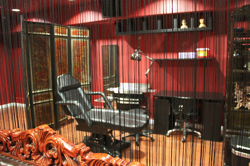 Tattoo Shop «Hailin Tattoo Studio», reviews and photos, 1136 N La Brea Ave, Los Angeles, CA 90038, USA