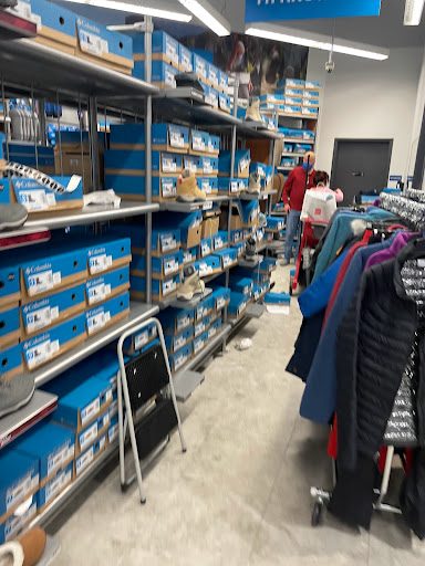 Sportswear Store «Columbia Sportswear Store - Gilroy, CA», reviews and photos, 681 Leavesley Rd d135, Gilroy, CA 95020, USA