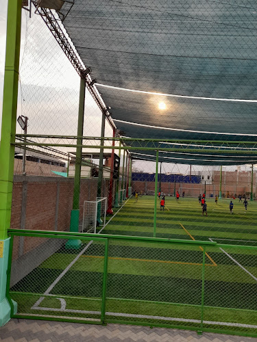 Escuela Oficial De Futbol Alianza Lima - Campo de fútbol