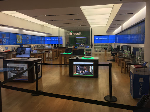 Computer Store «Microsoft Store - Kenwood Towne Centre», reviews and photos, 7875 Montgomery Rd #2205, Cincinnati, OH 45236, USA