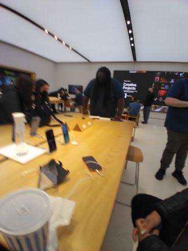 Computer Store «Apple Annapolis», reviews and photos, 1735 Annapolis Mall Rd, Annapolis, MD 21401, USA