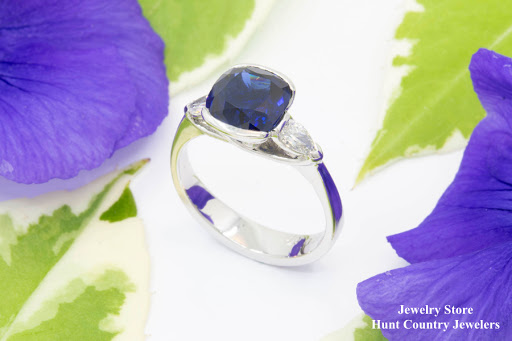 Jewelry Store «Hunt Country Jewelers», reviews and photos, 105 E Main St, Purcellville, VA 20132, USA