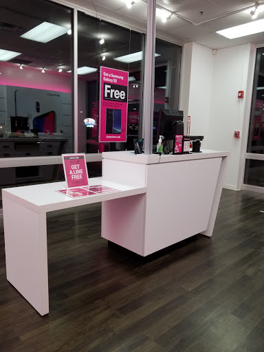 Cell Phone Store «T-Mobile», reviews and photos, 2071 Orchard Rd, Montgomery, IL 60538, USA