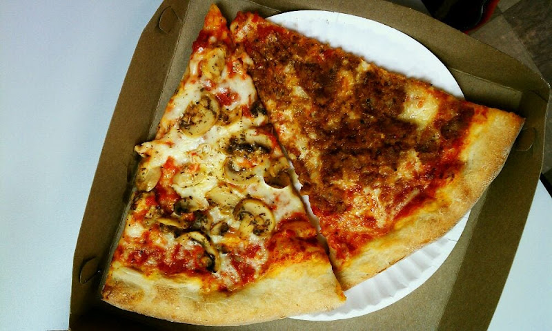 #1 best pizza place in East Syracuse - Pavone's Pizza & Eatery