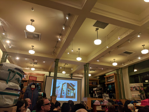 Clothing Store «Patagonia Pasadena», reviews and photos, 47 N Fair Oaks Ave, Pasadena, CA 91103, USA