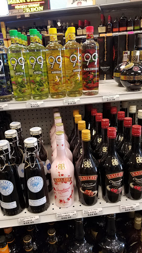 Liquor Store «North Salem Beverage», reviews and photos, 2829 Lancaster Dr NE, Salem, OR 97305, USA