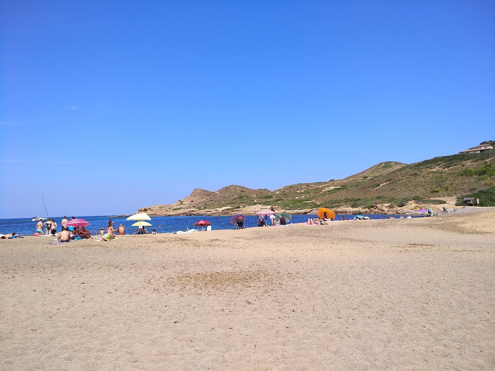 Photo de Platja de Binimel.la - endroit populaire parmi les connaisseurs de la détente