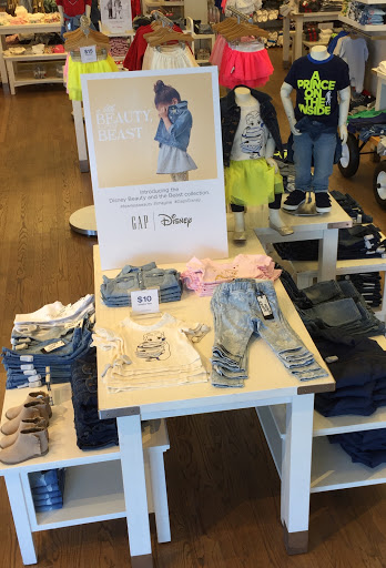 Clothing Store «Gap», reviews and photos, 435 N Harlem Ave, Oak Park, IL 60301, USA