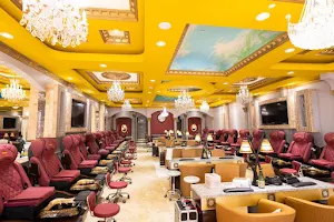 Parisian Spa Nail Bar image