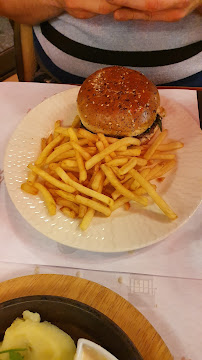 Hamburger du Hôtel Restaurant Le Phare Ouistreham - n°2