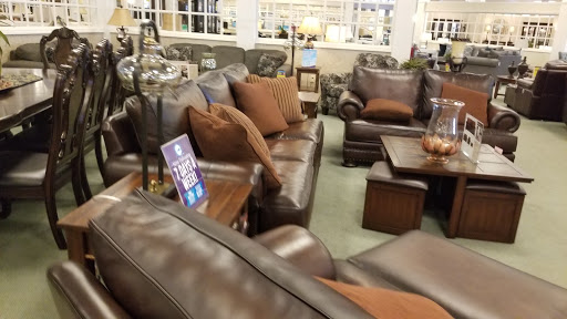Furniture Store «Raymour & Flanigan Furniture and Mattress Store», reviews and photos, 895 E Gate Blvd, Garden City, NY 11530, USA