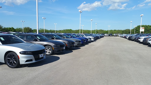 Car Dealer «Lone Star Chrysler Dodge Jeep Ram», reviews and photos, 8811 I-35, San Antonio, TX 78211, USA