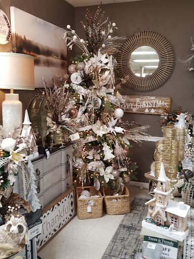 Home Goods Store «Trees n Trends - Bowling Green, KY», reviews and photos, 1555 Campbell Ln, Bowling Green, KY 42104, USA