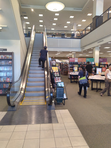 Book Store «Barnes & Noble Booksellers Clackamas Town Ctr Mall», reviews and photos, 12000 SE 82nd Ave, Portland, OR 97086, USA