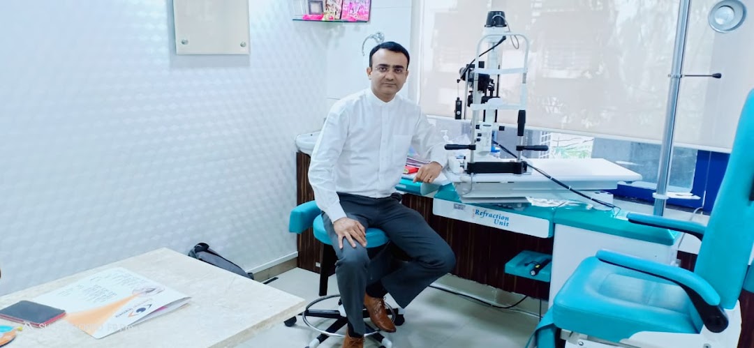 Dr. Amit Solanki Eye Specialist Indore