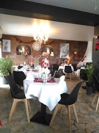 Atmosphère du Restaurant Auberge des Trois Pucelles à Saint-Nizier-du-Moucherotte - n°9