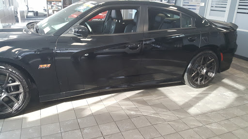 Car Dealer «Northland Chrysler Jeep Dodge RAM», reviews and photos, 14100 W 8 Mile Rd, Oak Park, MI 48237, USA