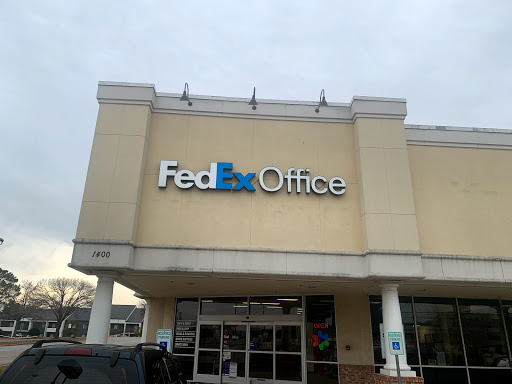 Print Shop «FedEx Office Print & Ship Center», reviews and photos, 1400 E Copeland Rd, Arlington, TX 76011, USA