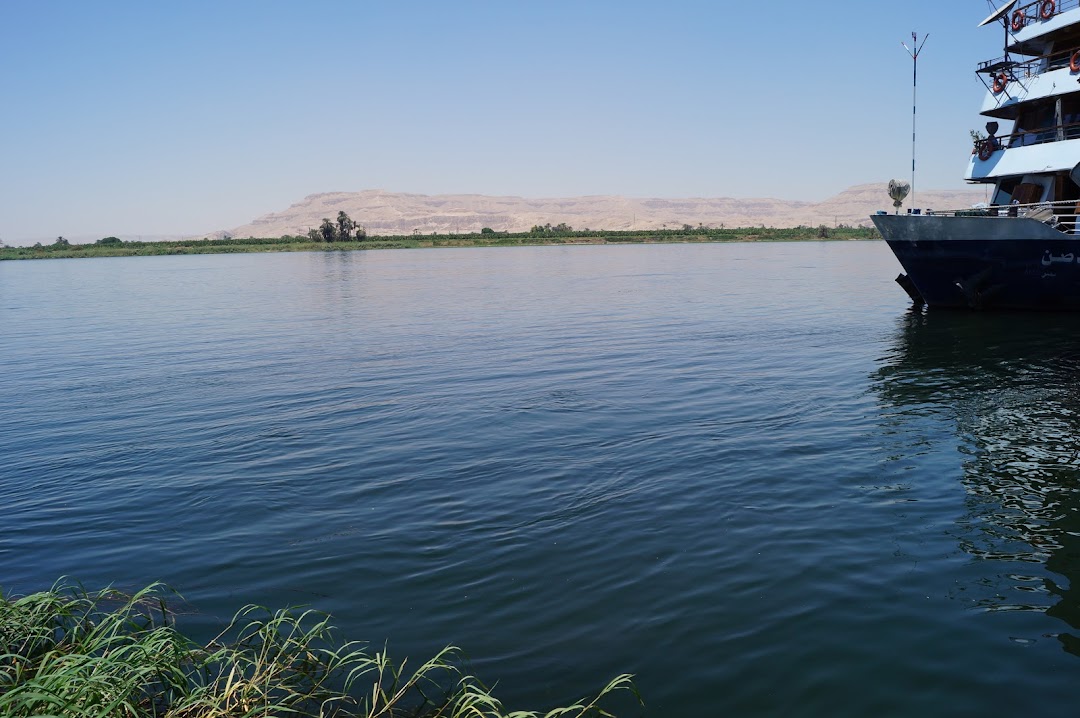 Grand Cruisr Luxor dock