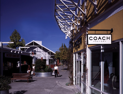 Petaluma Village Premium Outlets