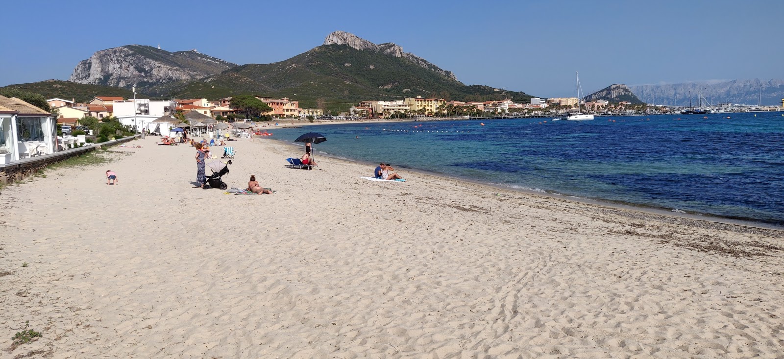 Photo of Spiaggia Golfo Aranci and its beautiful scenery