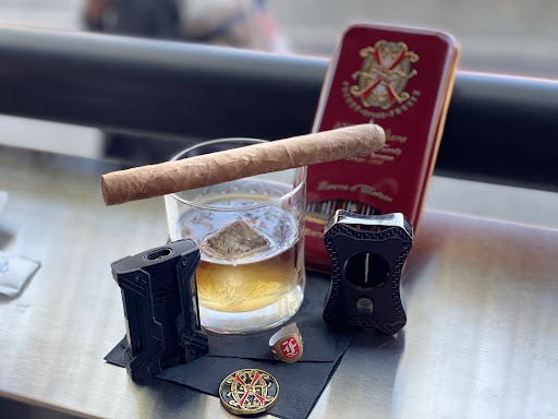 Cigar Shop «Executive Cigar Shop & Lounge», reviews and photos, 837 E New Haven Ave, Melbourne, FL 32901, USA