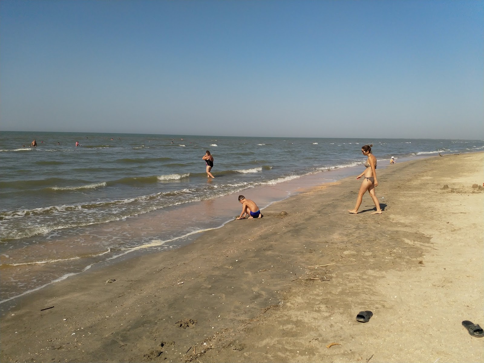 Foto van Oazis Plyazh met ruim strand