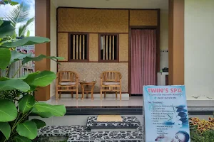 Twin's Spa, Traditional Balinese Massage image