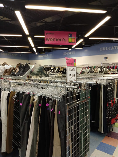 Thrift Store «Goodwill Industries of the Chesapeake, Inc.», reviews and photos, 1657 Crofton Center, Crofton, MD 21114, USA