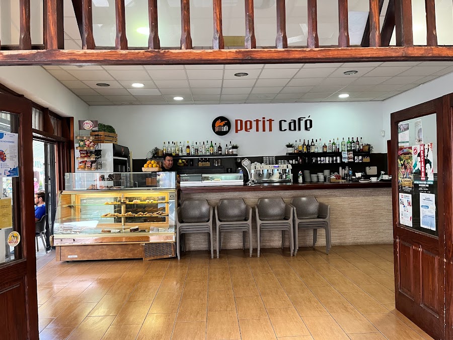 Petit Cafe
