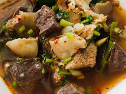 ร้านอาหารเจ๊หมูตำแซ่บ