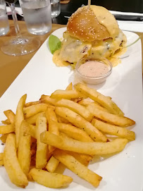 Sandwich au poulet du Restaurant de hamburgers Le Lys d'Or - Burger & Bar à Cocktails à Mantes-la-Jolie - n°13