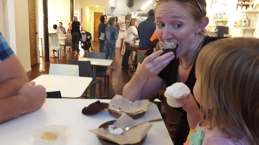 Bakery «Cream & Flutter», reviews and photos, 114 N Walnut St, Champaign, IL 61820, USA