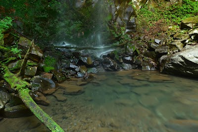 青葉の滝