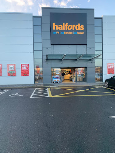 Halfords - Connswater - Auto glass shop