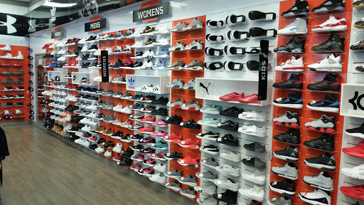 Shoe Store «Hibbett Sports», reviews and photos, 11131 Fondren Rd, Houston, TX 77096, USA