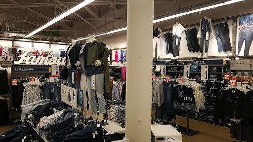 Clothing Store «Old Navy», reviews and photos, 1961 Chain Bridge Rd, McLean, VA 22102, USA
