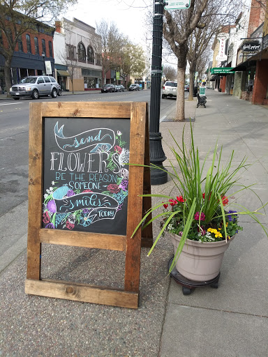 Florist «K & M Floral & Interior Plant Designs», reviews and photos, 537 Main St, Woodland, CA 95695, USA