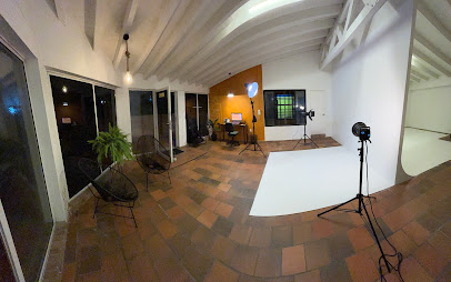 The wall photo studio