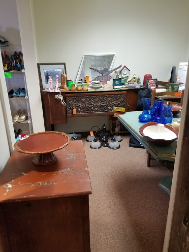 Consignment Shop «Brand Used Thrift And Consignment Shop», reviews and photos, 157 Dolson Ave, Middletown, NY 10940, USA