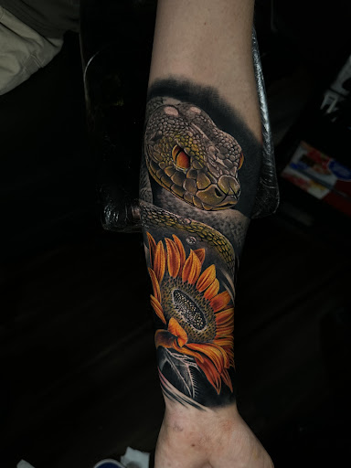 Explore florida gators tattoo ideas, creative tattoo ideas in Corona, available at Crop Circles Tattoo Studio