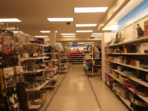 Clothing Store «Ross Dress for Less», reviews and photos, 349 N San Fernando Blvd, Burbank, CA 91502, USA