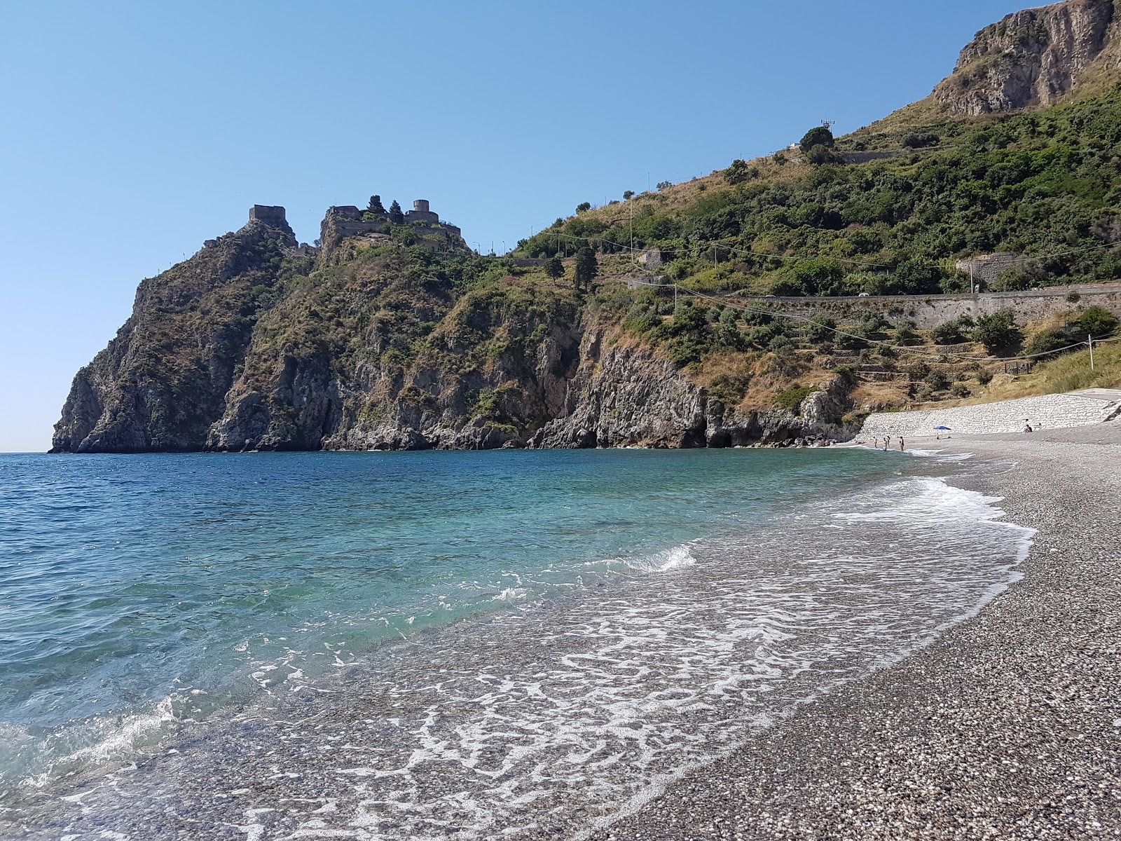 Sant'Alessio Siculo'in fotoğrafı geniş plaj ile birlikte