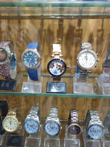 Stores to buy women's watches Cairo