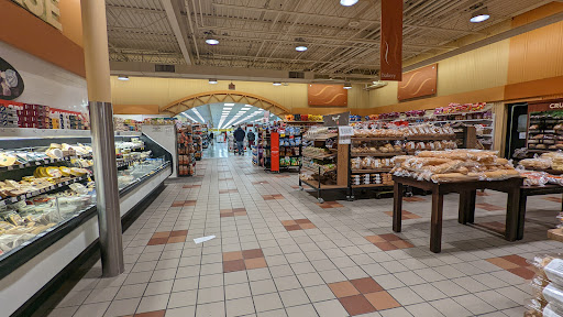 Grocery Store «Schnucks», reviews and photos, 2030 Dorsett Rd, Maryland Heights, MO 63043, USA